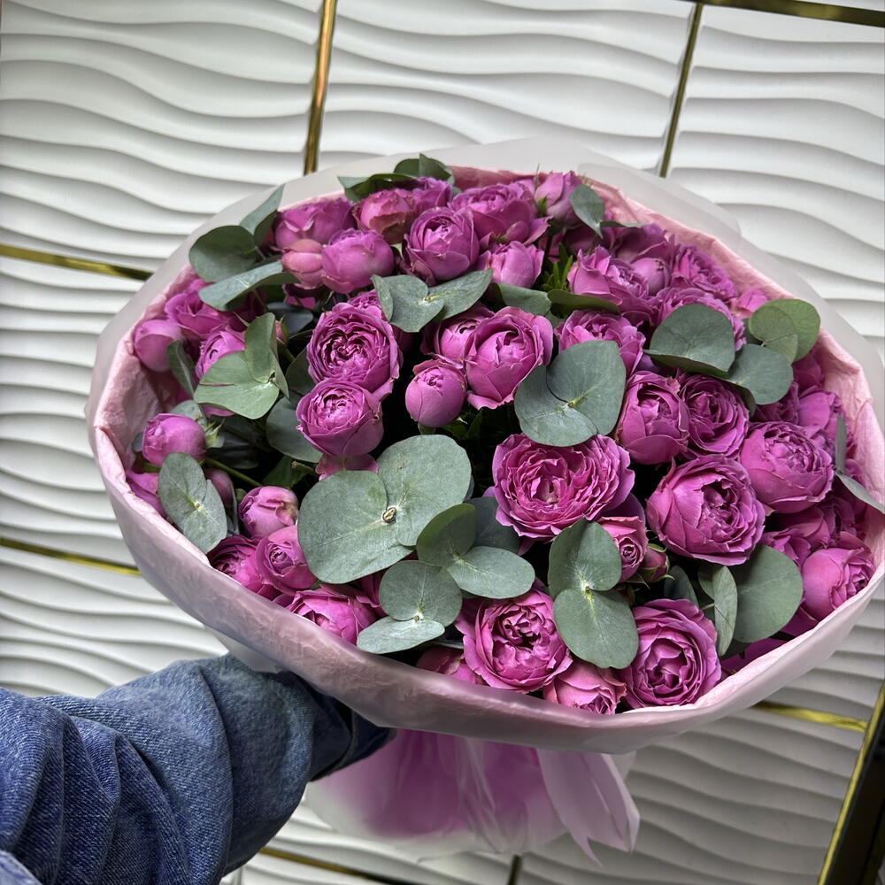 Букет из кустовых роз