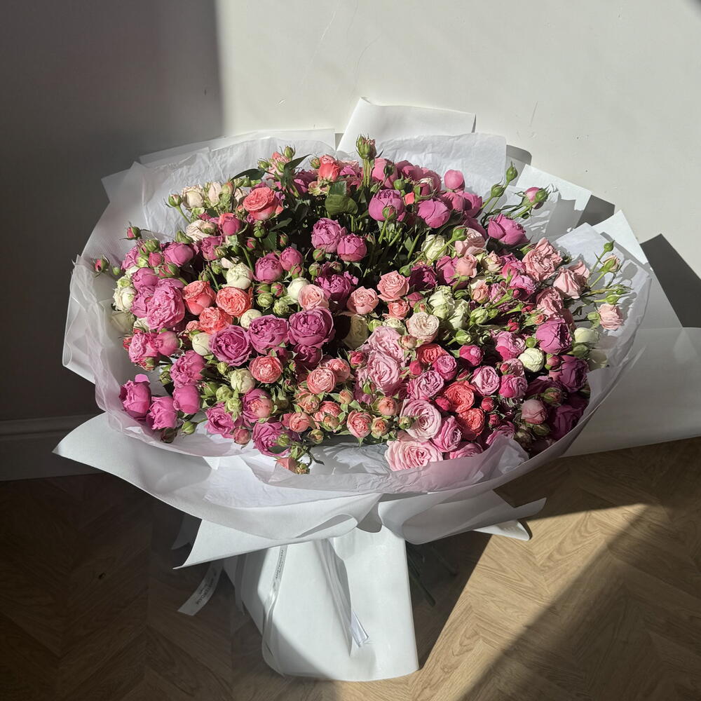 51 Пионовидная кустовая Роза в упаковке