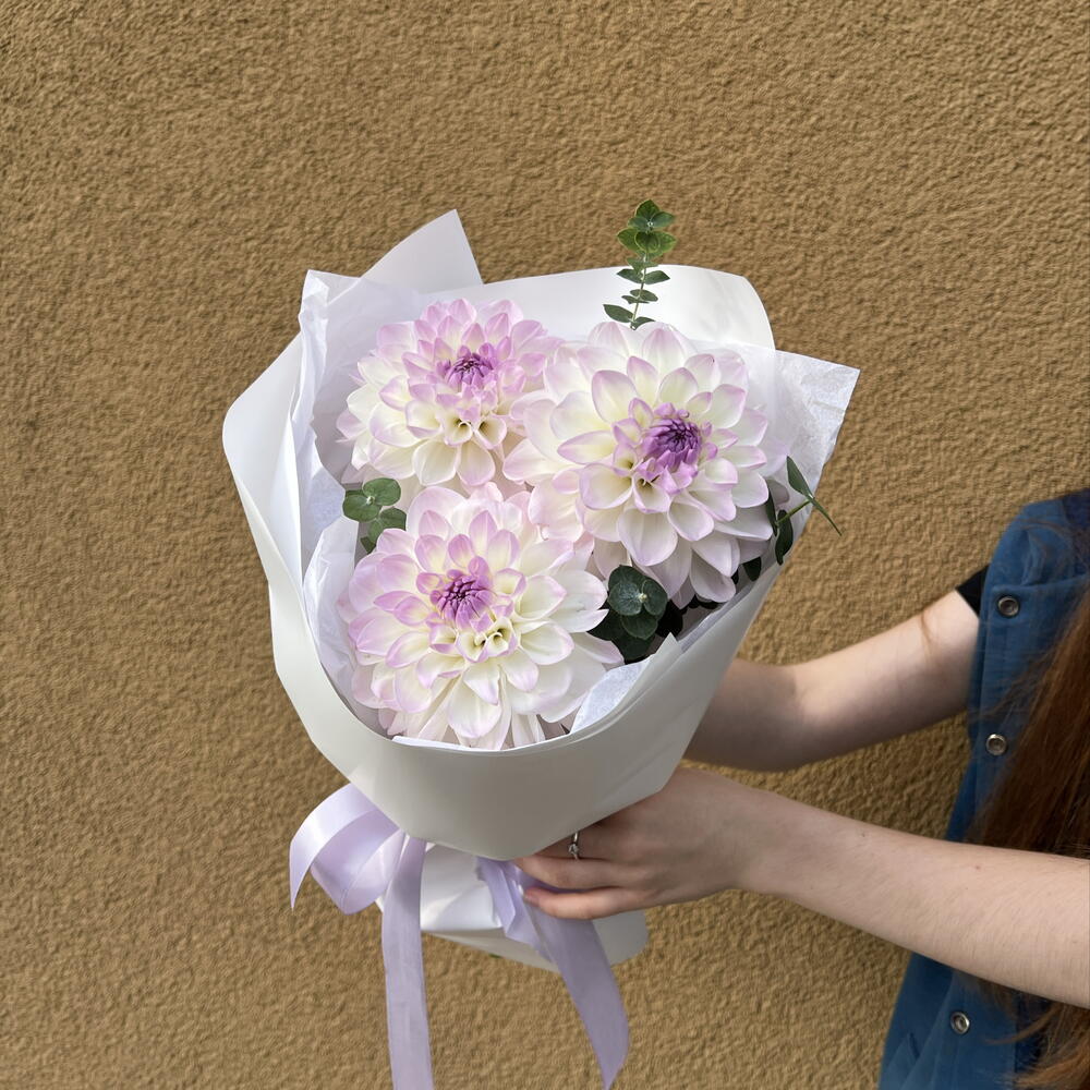 Букет учителю с георгинами