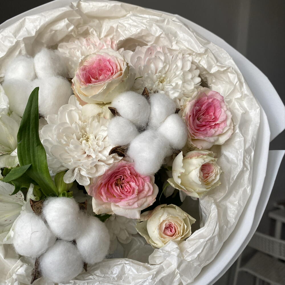 Хризантема , альстромерия , кустовая Роза и хлопок