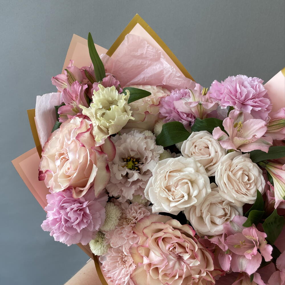 Клубничный зефир 🌸 нежный букет с пионовидными розами,альстромериями, диантусами, хризантемами