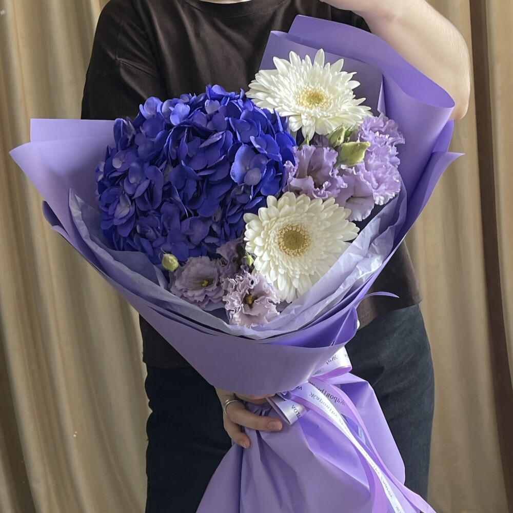 Букет комплимент из сиреневой гортензией,  эустомой и герберами💜