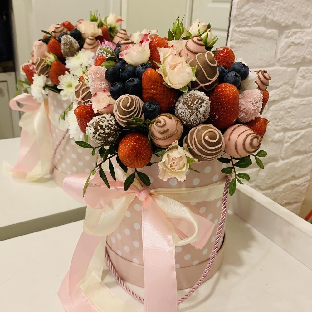 Fresas cubiertas de Chocolate en una Caja de Sombrero