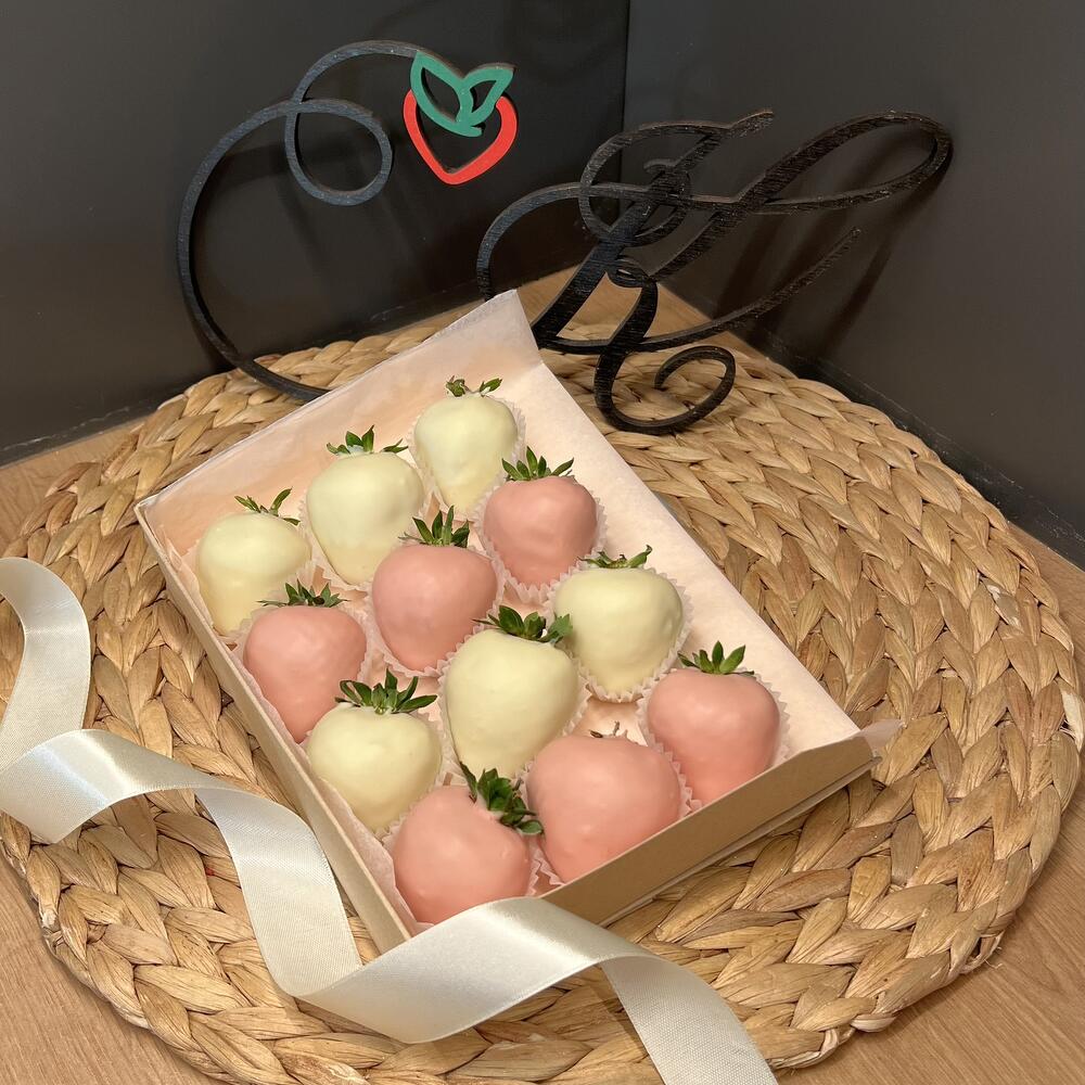Клубника в шоколаде белом и розовом
