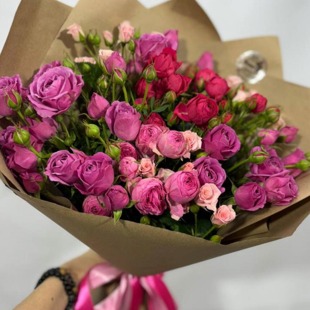 Bouquet of bush roses mix