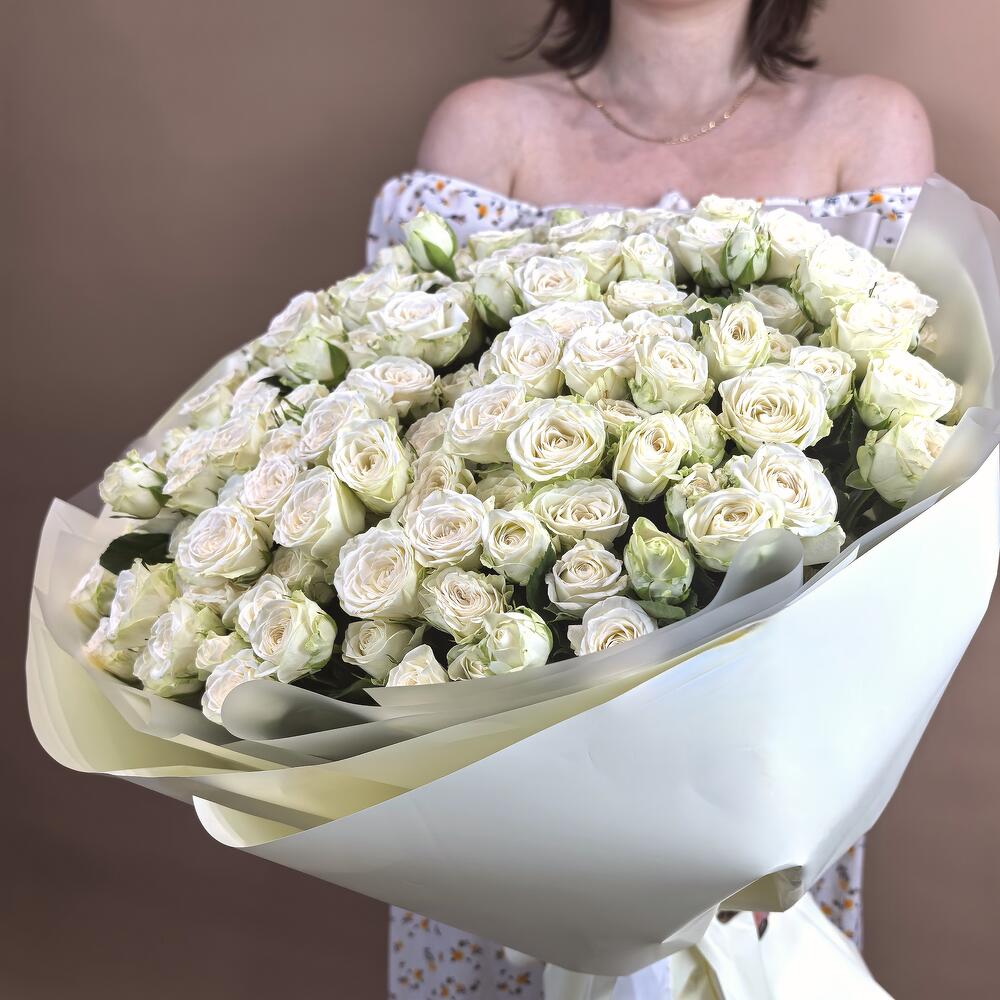 Белые кустовые розы 25 шт
