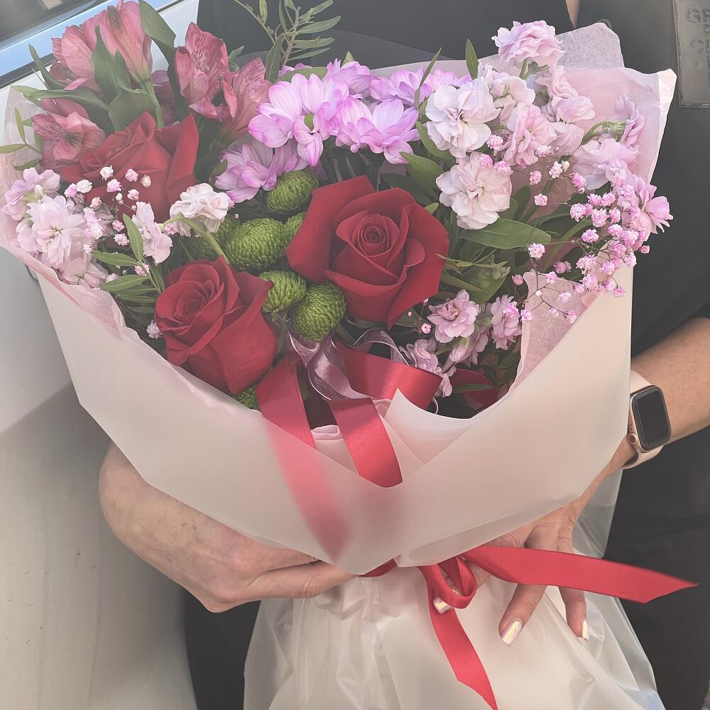 Роза красная с кустовой розой 🌹