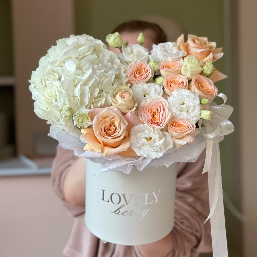 Пион.розы и эустома в коробке