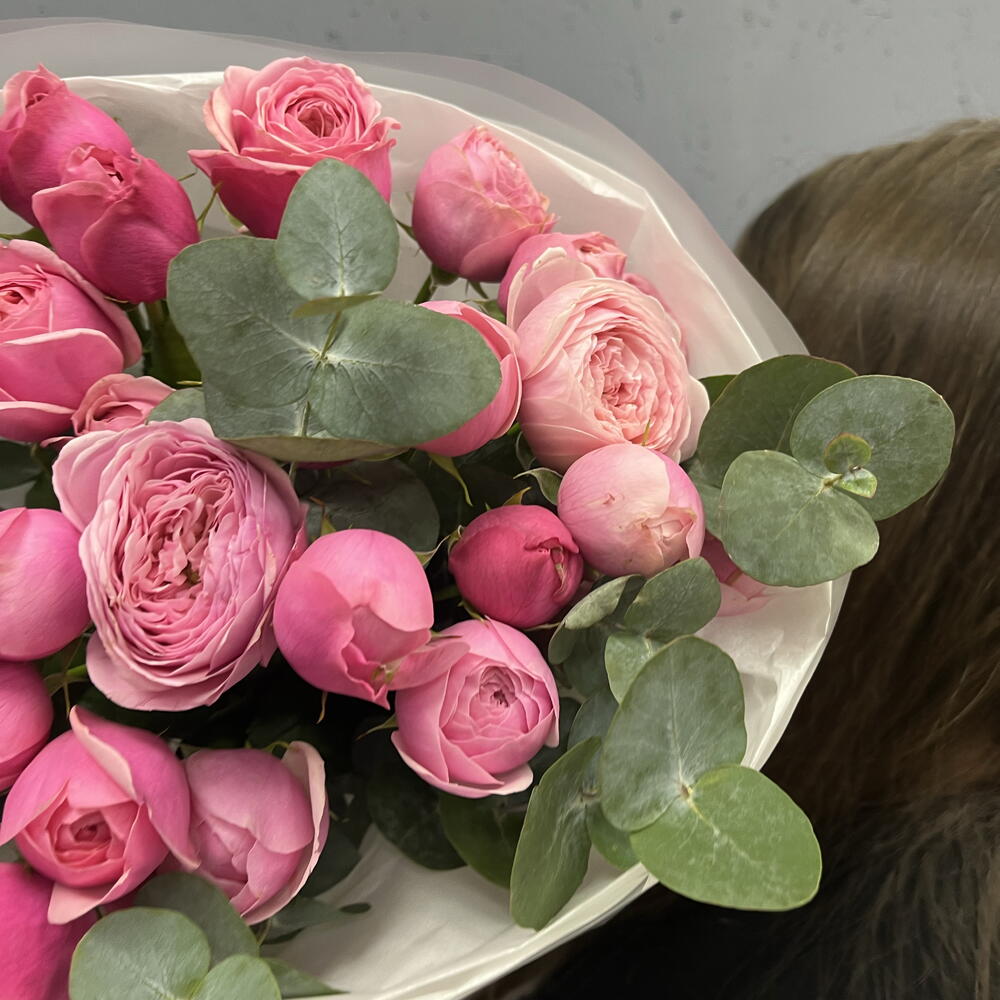 Розовый Шепот 🌸 Нежный букет из кустовых роз оттенков розового — от насыщенного малинового до нежно-пудрового