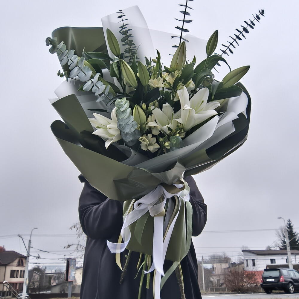 Букет лилий с альстромерией (113)