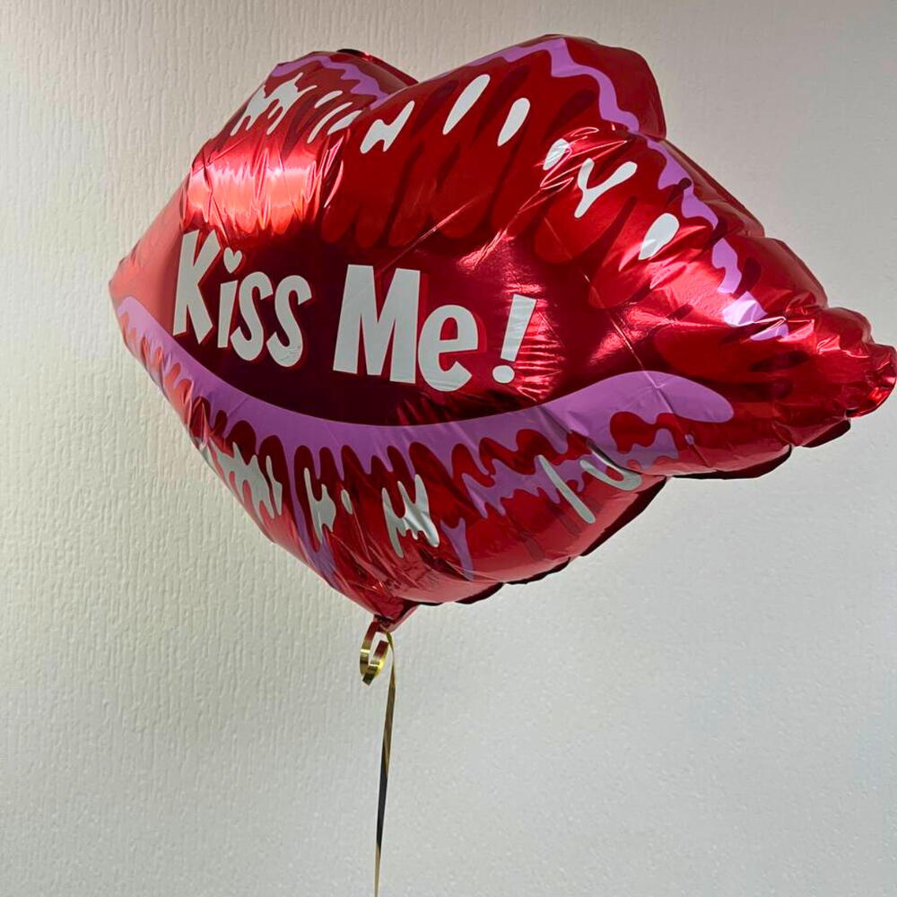 Шар фольгированный "Kiss Me"