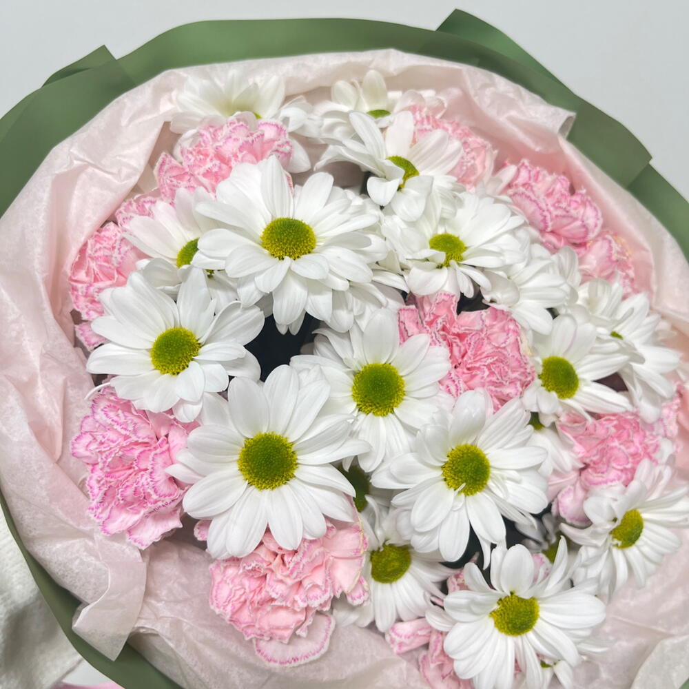 Букет с ромашкой и диантусами 🌸