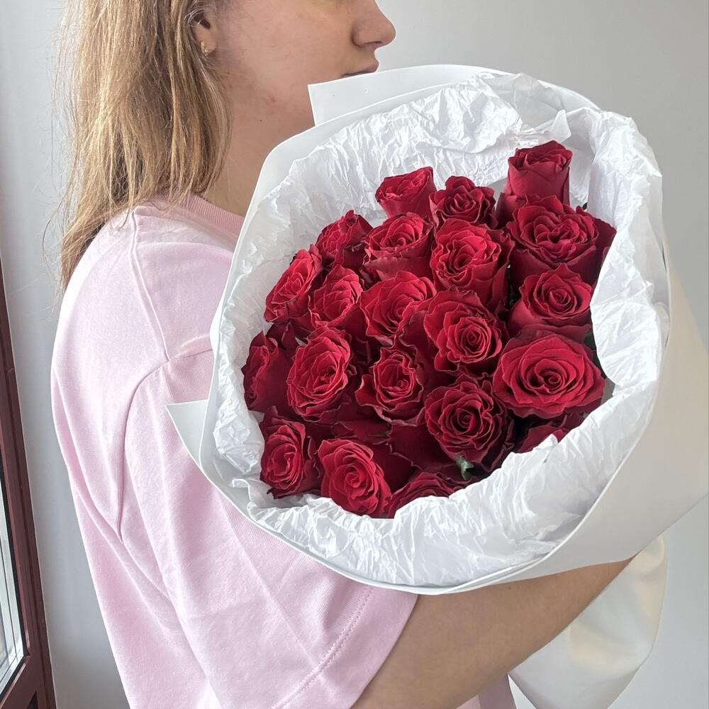 Букет из 21 красной розы в упаковке Ф😍