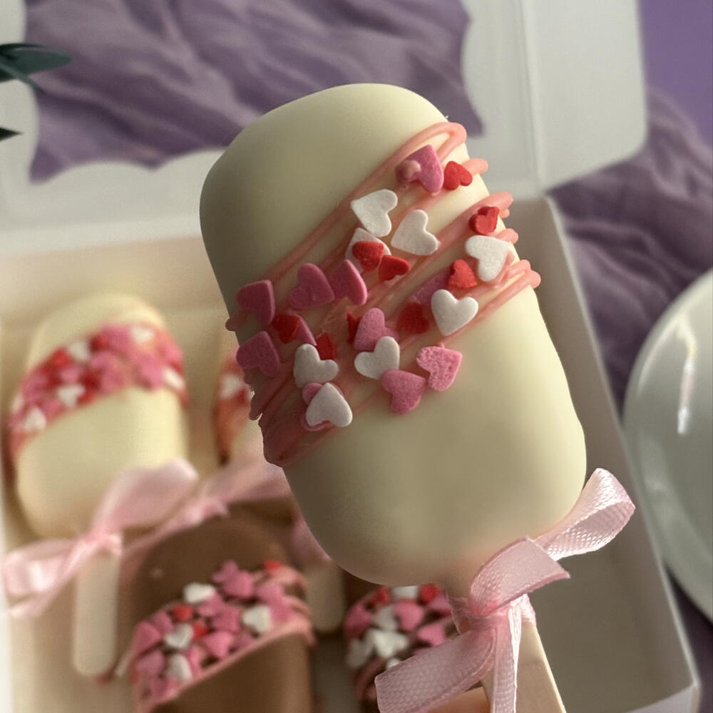 Муссовые пирожные эскимо с сердечками