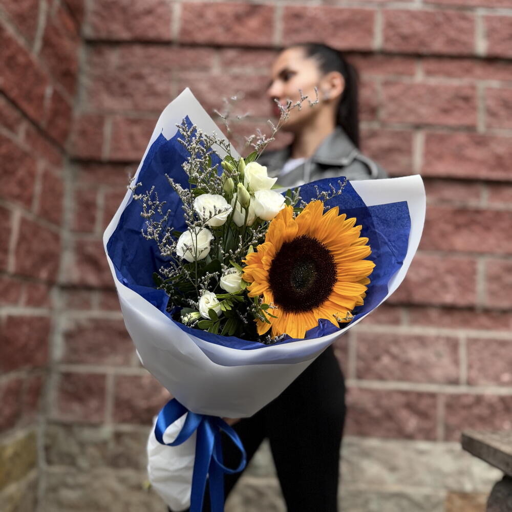 «Солнечный калейдоскоп: подсолнух, эустома, лимониум и фисташка» 🌈🌻