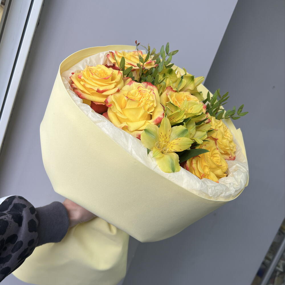 Солнечный букет с розами