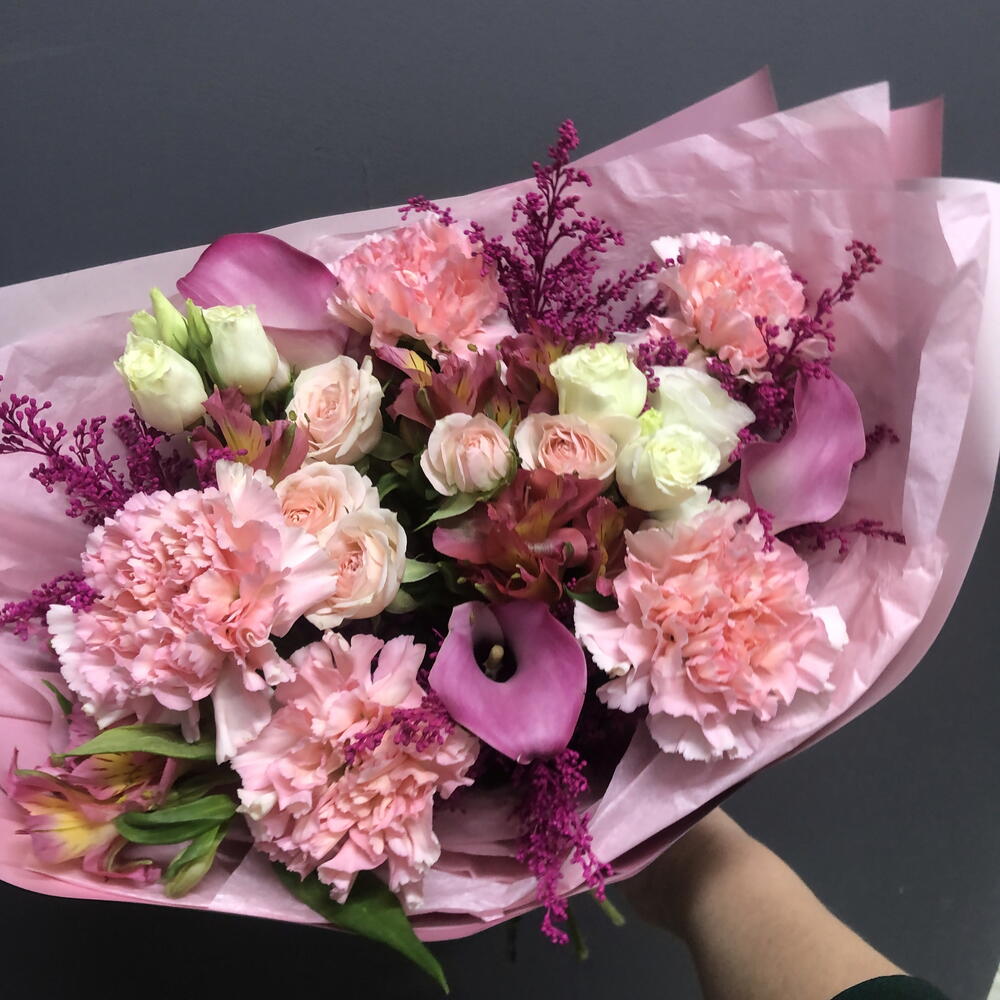 Букет с каллами,диантусами