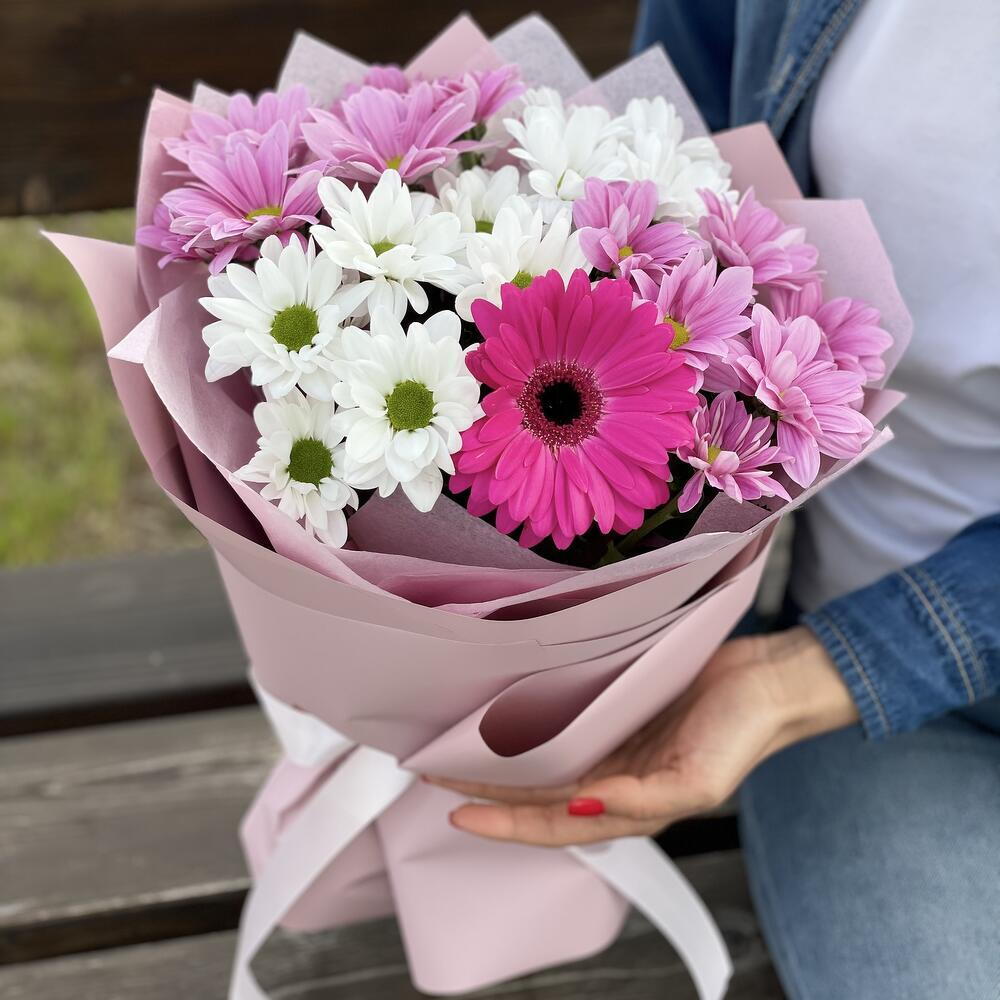 Bouquet of Summer memories made of chrysanthemum and gerbera