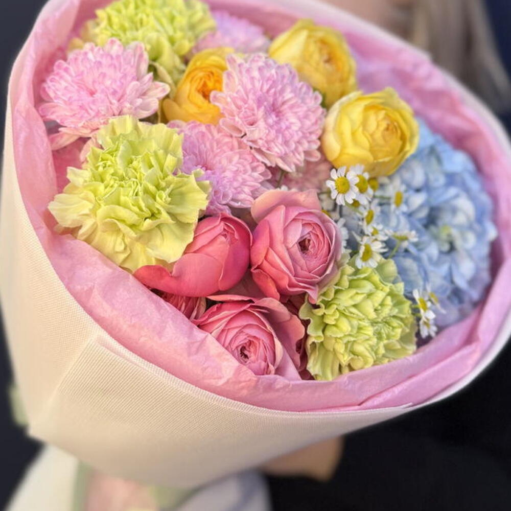 Букет дофаминовый «🍬💙 Мармеладное настроение» (гортензия, пионовидная роза, хризантема, ромашка)