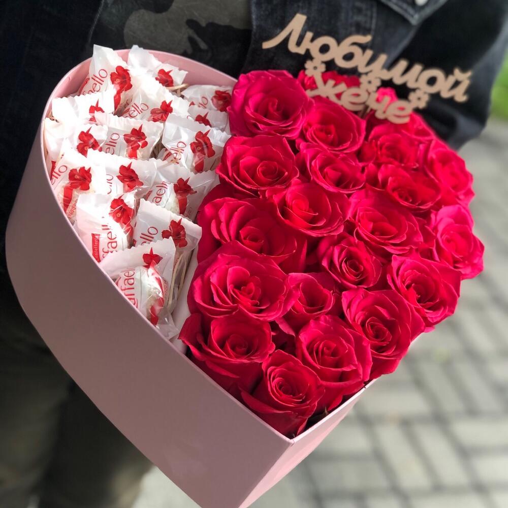 Сердце с розами и кофетами