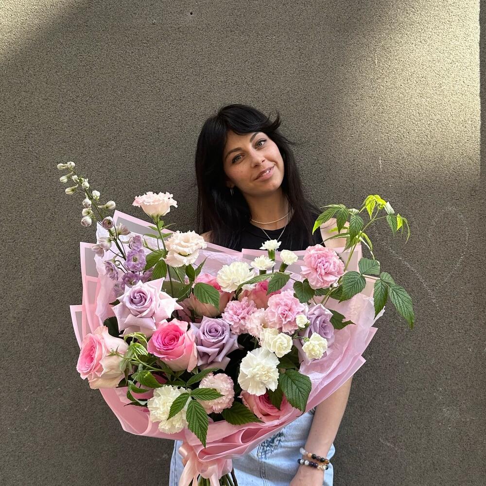 Летний яркий букет с французским розами, Цветы и подарки в Санкт ...