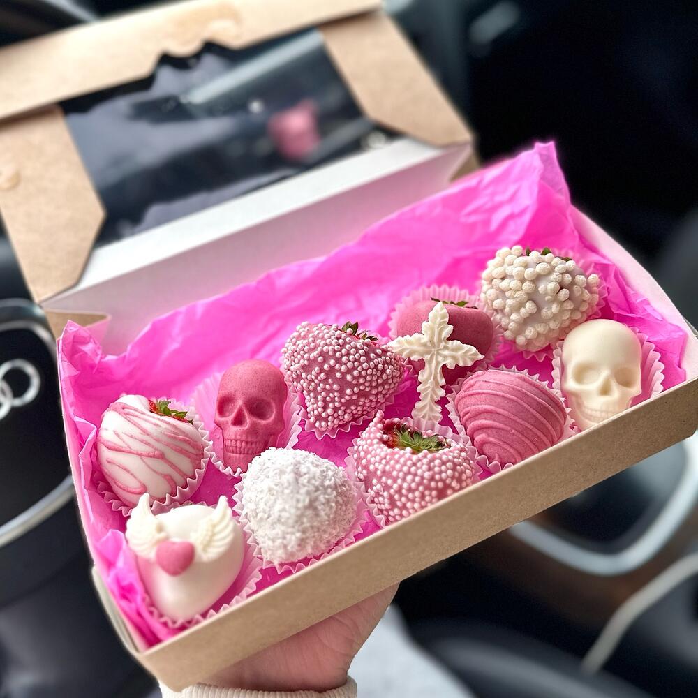Клубника в шоколаде «Pink skull»