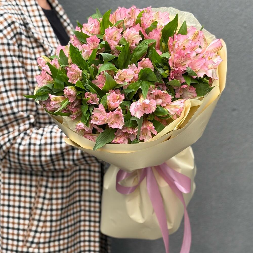 Букет из 15 розовых альстромерий