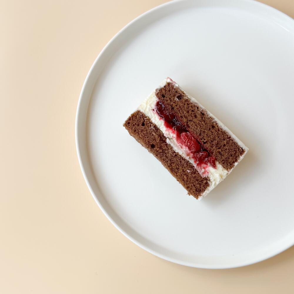 Торт с клубникой для девушки , мамы , жены