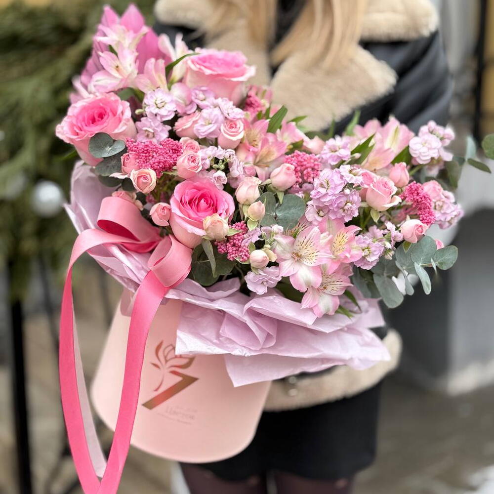 Композиция Розовая услада (роза одноголовая, роза кустовая, альстромерия, маттиола
