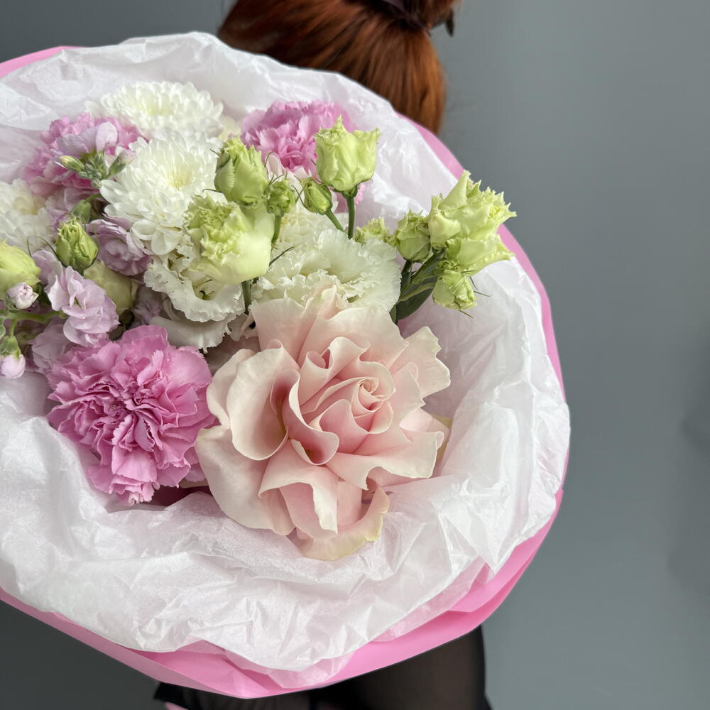 Идеальный букет с маттиолой, розой и диантусами