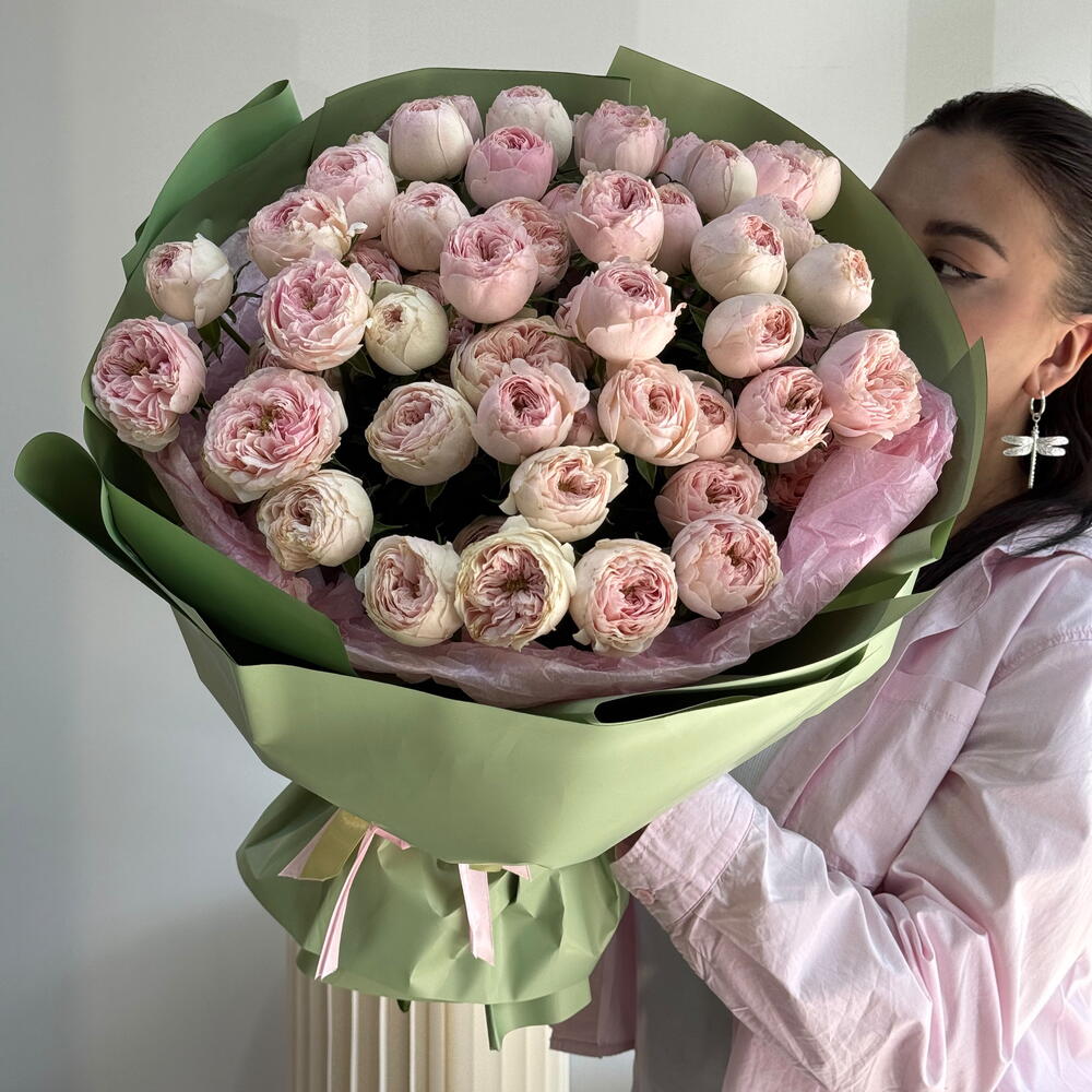 Букет с кустовыми розами SOFT ELEGANCE L