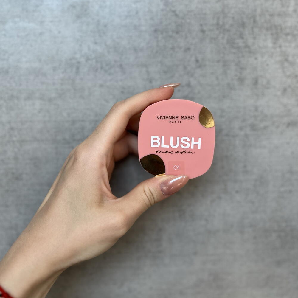 Пудровый букет из пионовидных кустовых роз Pink Dream B13 + подарок от Vivienne Sabo — румяна MACARON