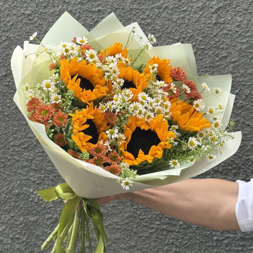 Букет их подсолнухов и ромашек 🌻🌼