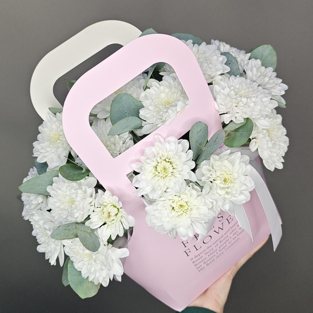 Композиция фреш хризантема и эвкалипт в сумке 🌸