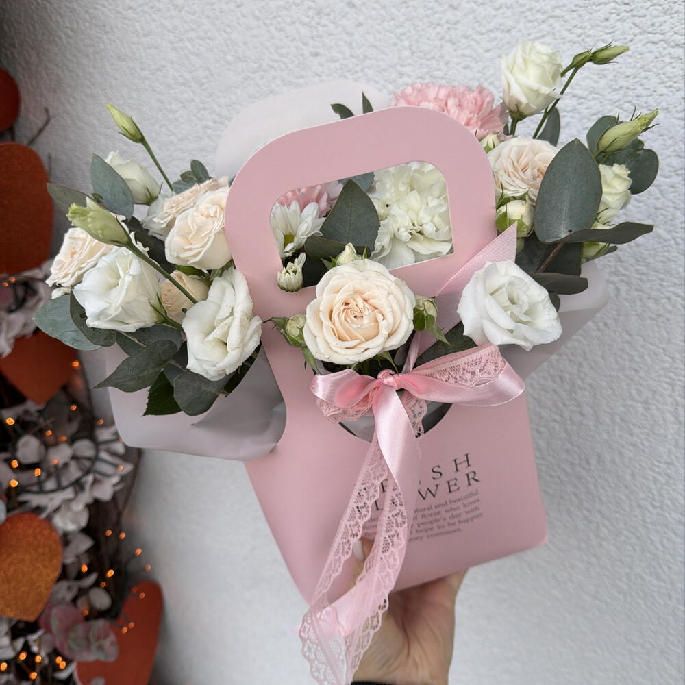 Обворожительная сумочка Bloom room, роза, диантус, эустома