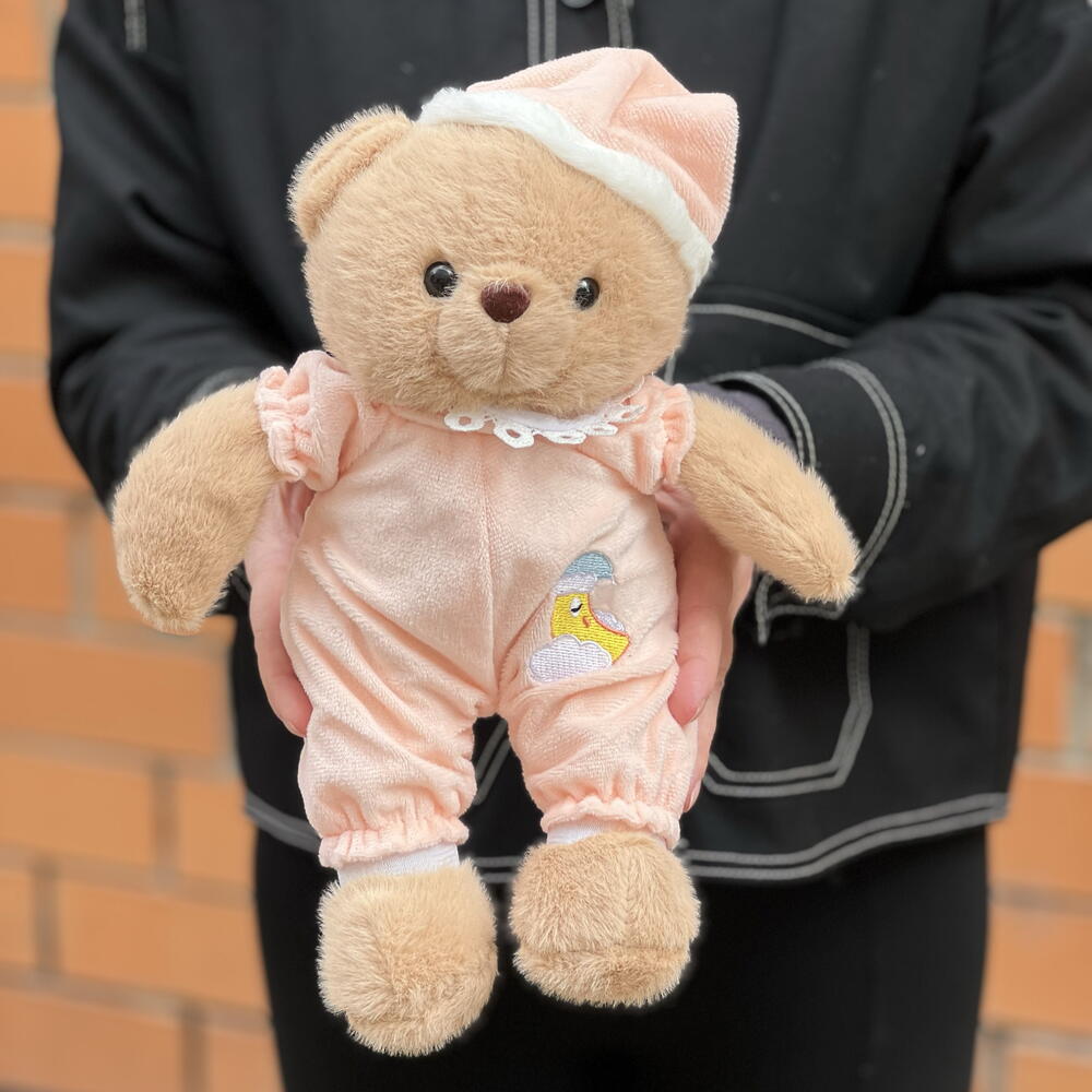 Мишка в розовом костюме