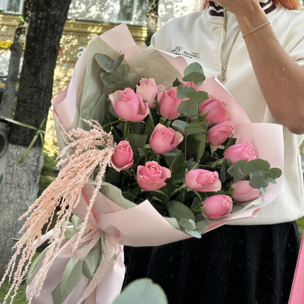 Букет розовых роз 15 шт