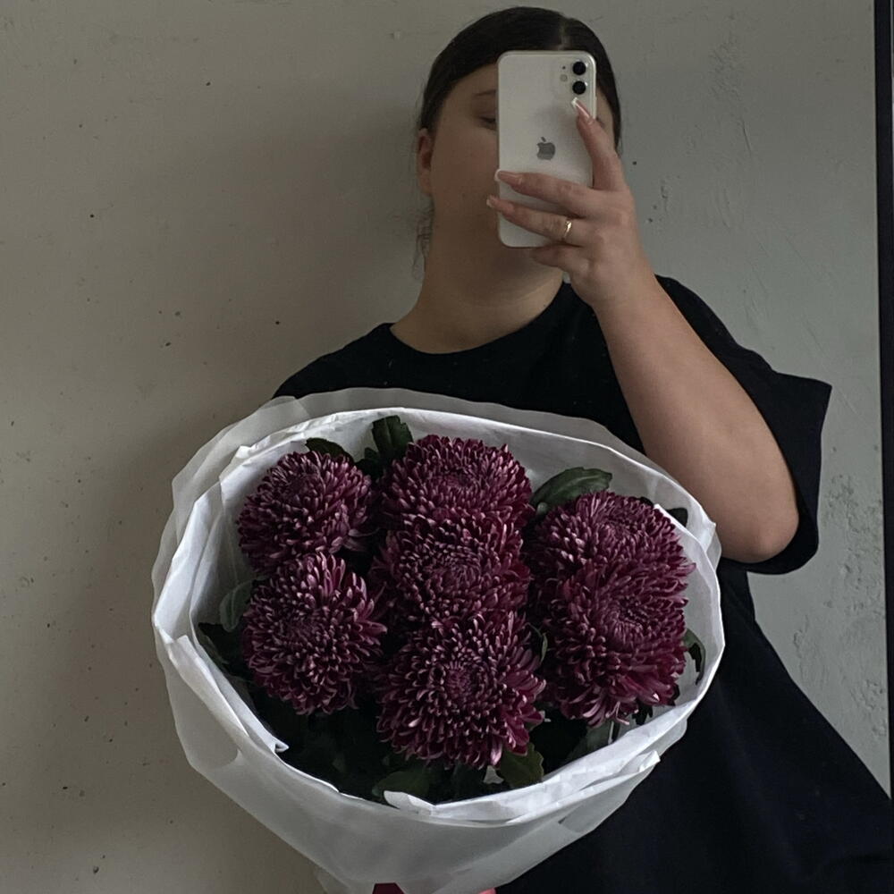 Сезонные хризантемы сорта «Бигуди» в винном оттенке в упаковке 🍇 7