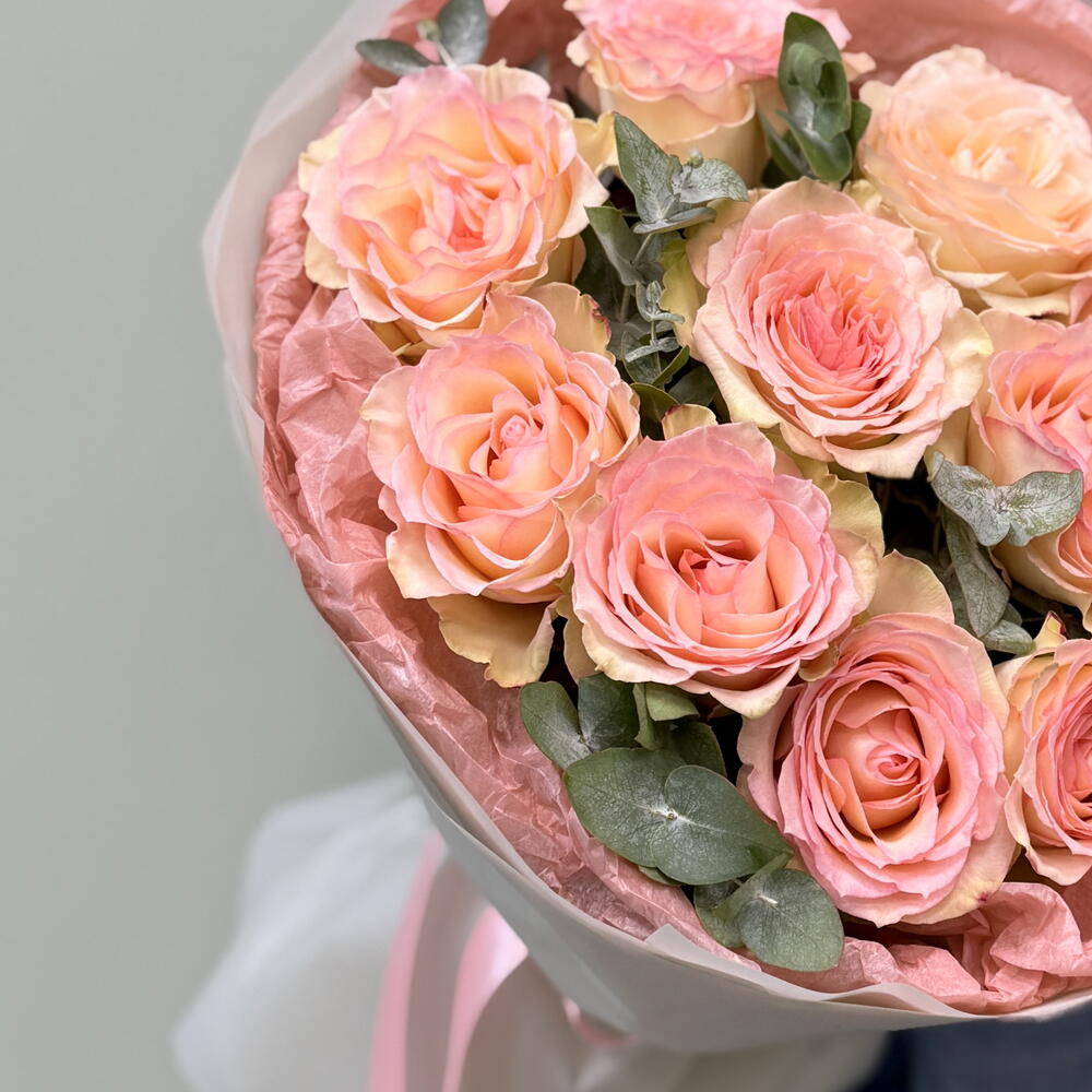 Авторский букет «Утренний свет 🌷» из роз сорта ESPERANCE с ароматным эвкалиптом 🌸