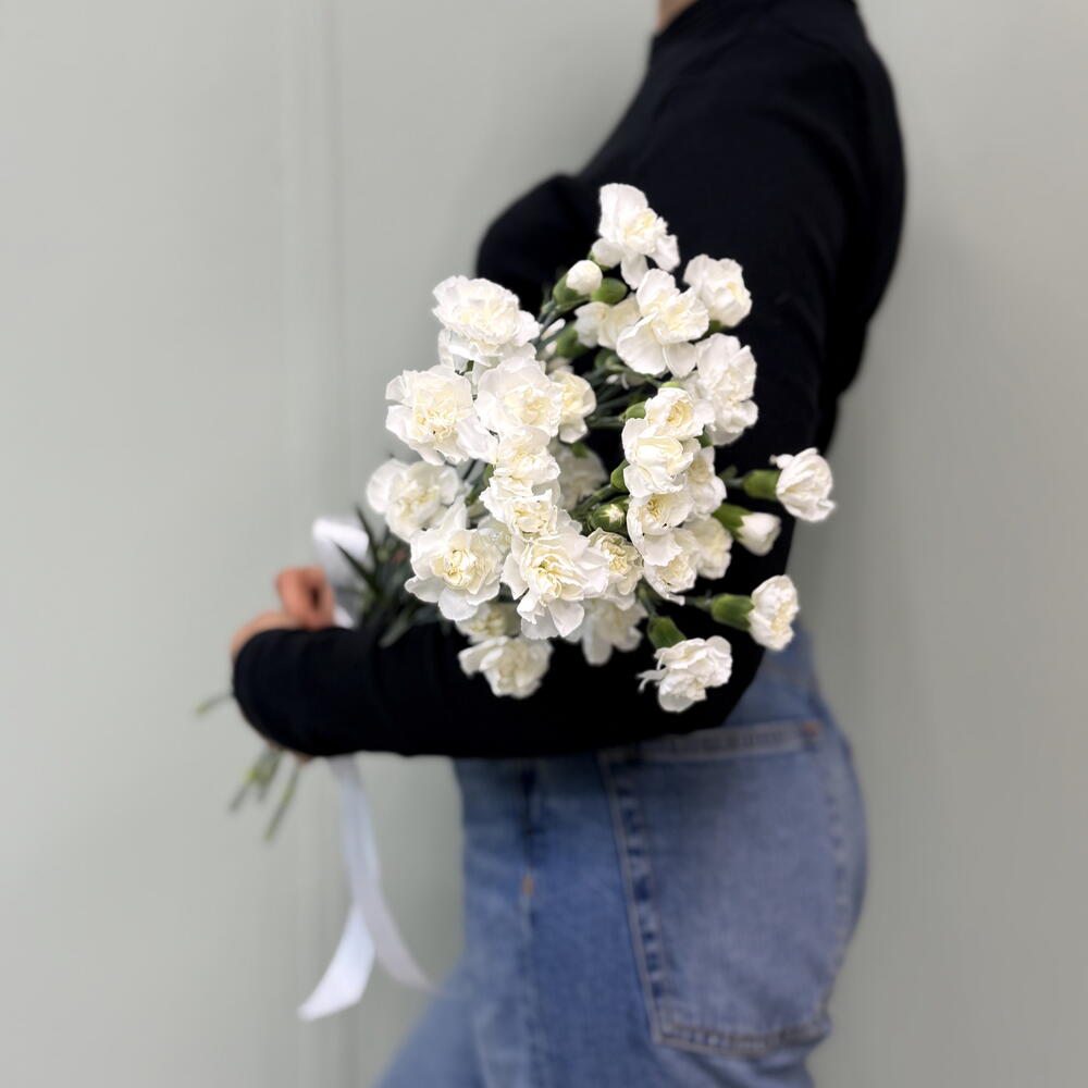 🌸 «Белая симфония: 11 кустовых диантусов под лентой» 🎀