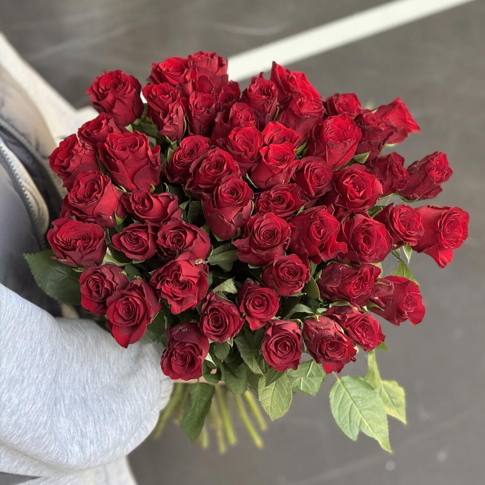 Монобукет из 55 красных роз