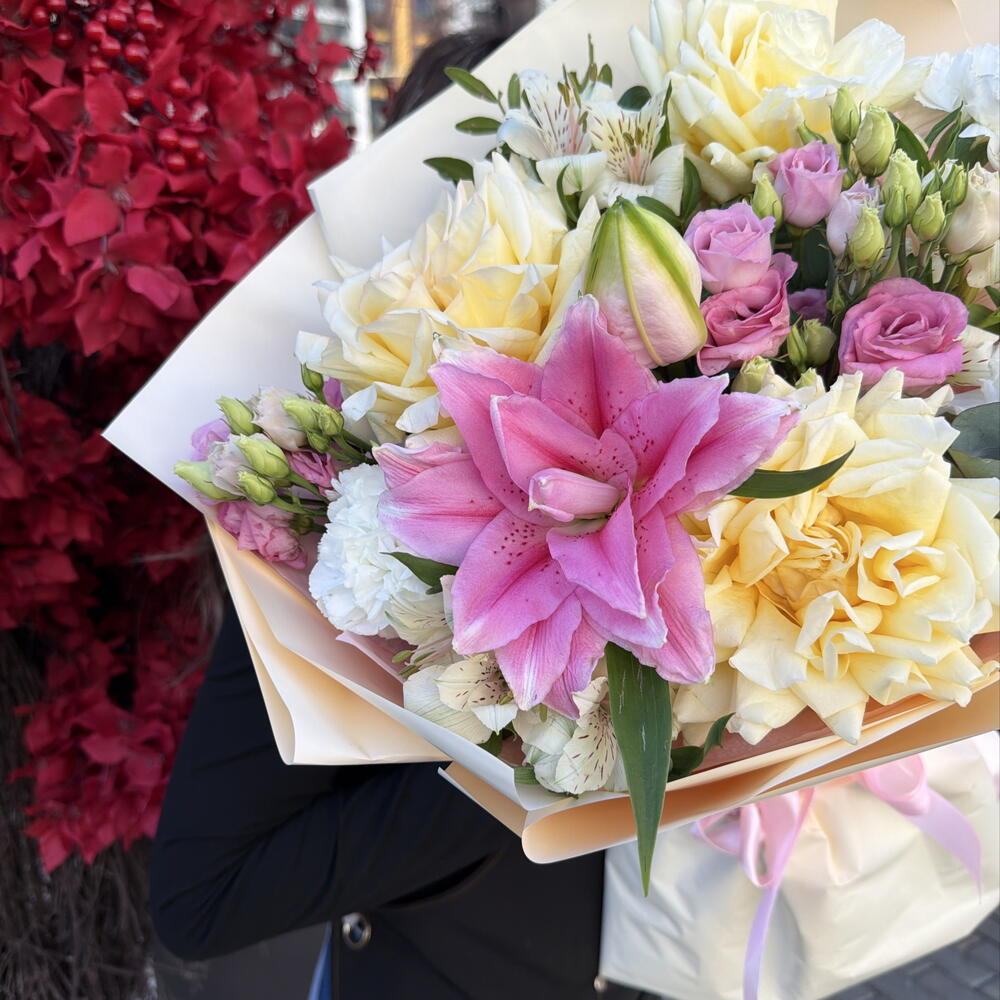 Солнечные цветы 💐 с белой ажурной розой, ароматной лилией, нежной альстромерией 💫
