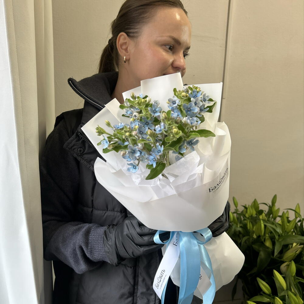 Мини-букет с голубыми незабудками «Небесный»