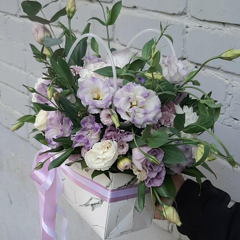 Eustoma with dahlias