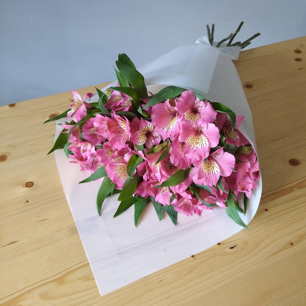 Альстромерии в упаковке
