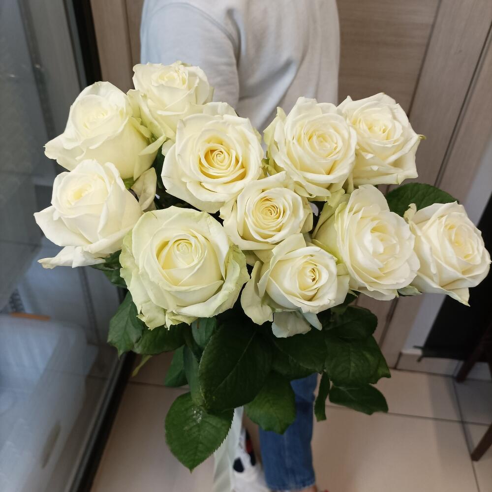 Flowers Rozas Роза белая, Цветы в Москве, купить по цене 3525 руб, Монобукеты в Nar ...