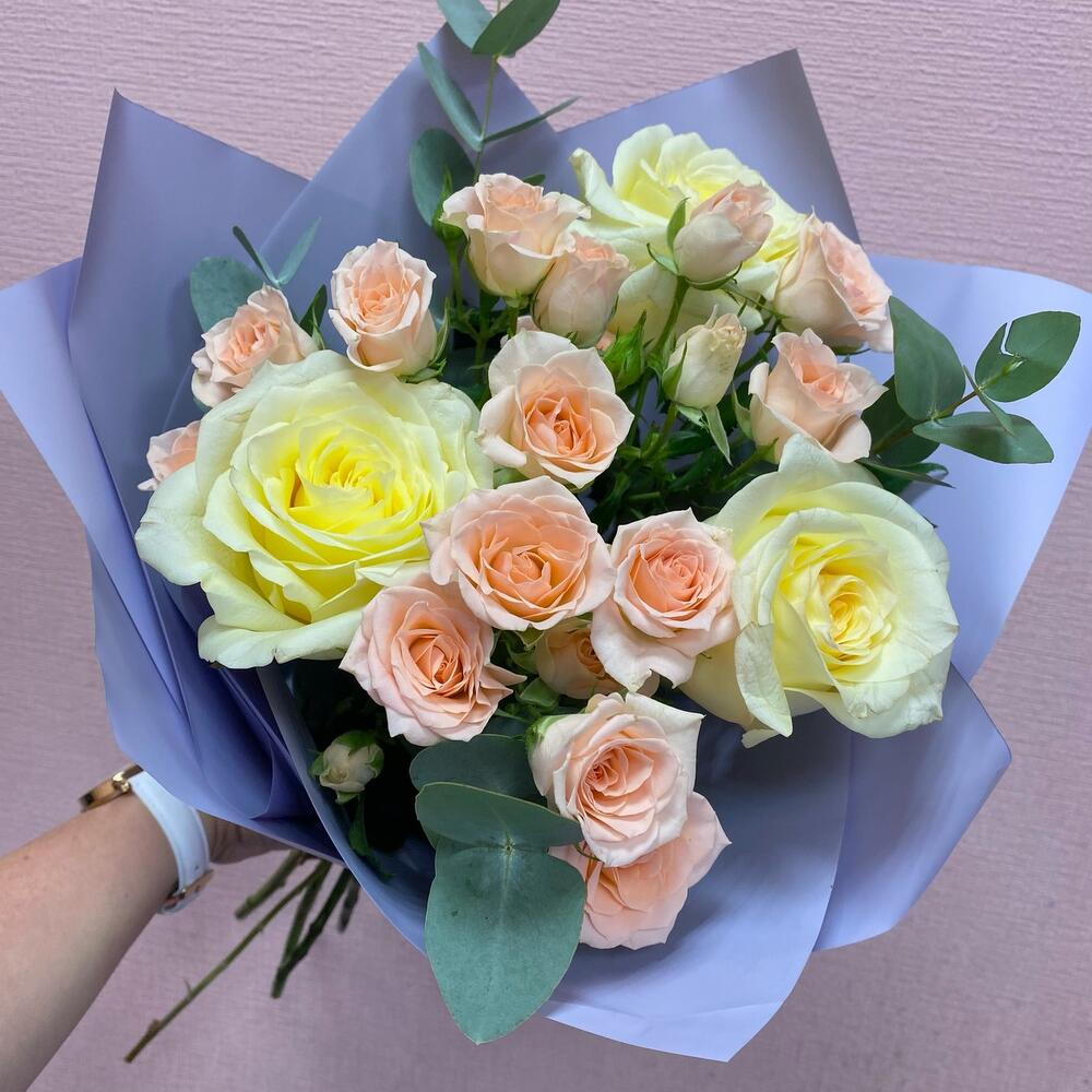 Ramo con rosa de peonía