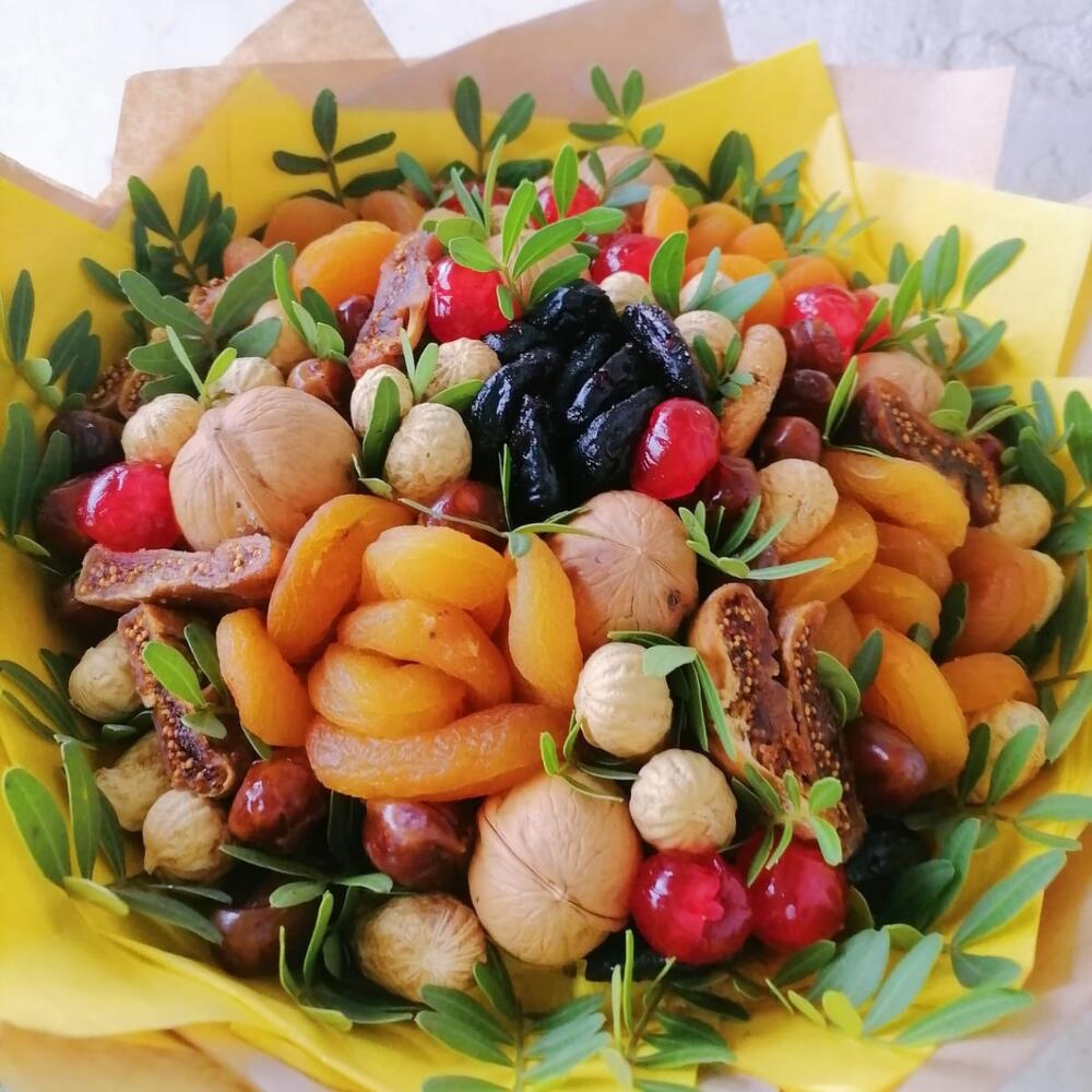 Букет с сухофруктами и орехами