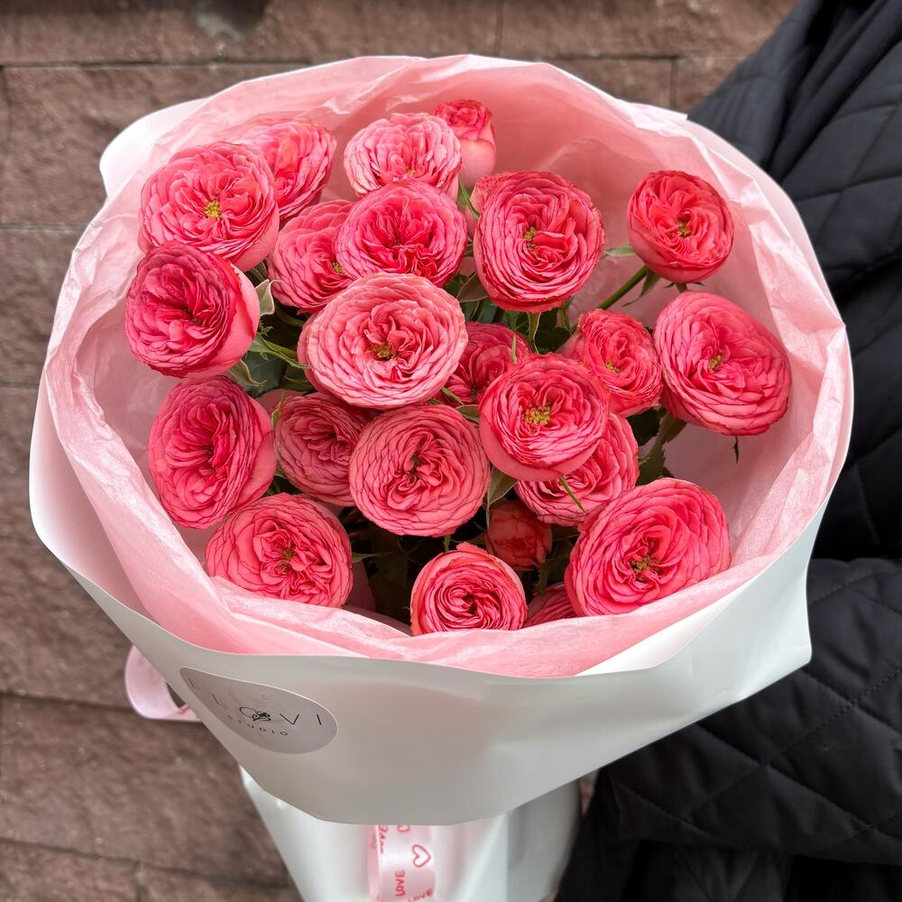 Bouquet of Havi peony-style shrub roses "Tender Petals"