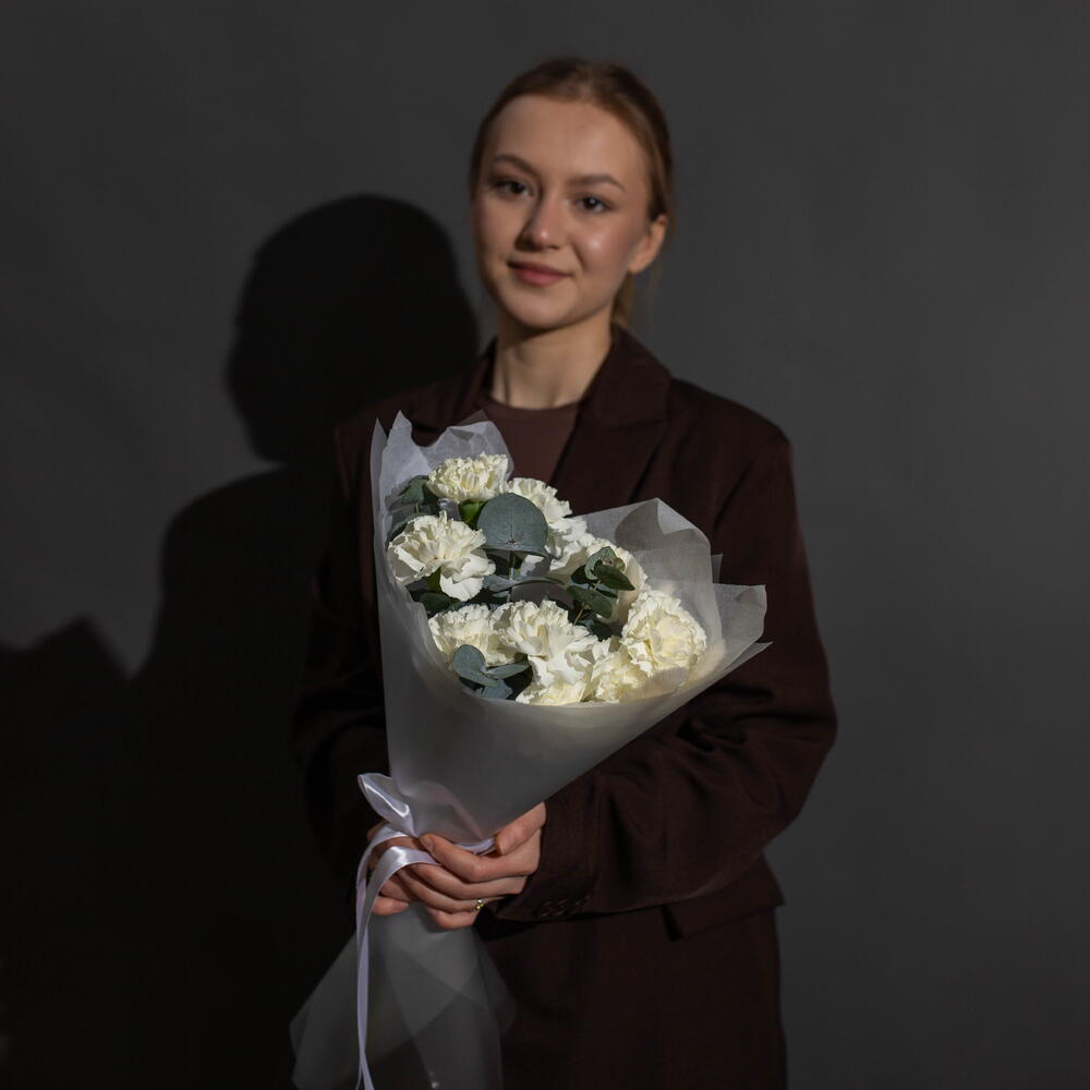 Букет из 9 белых диантусов
